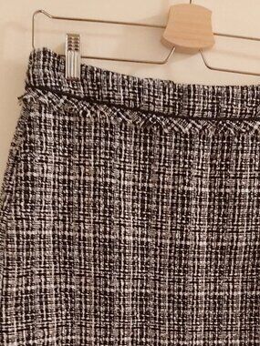 NEW LOOK MINI SKIRT BLACK/WHITEPATTERN. NEW WITHOUT TAGS SIZE 10